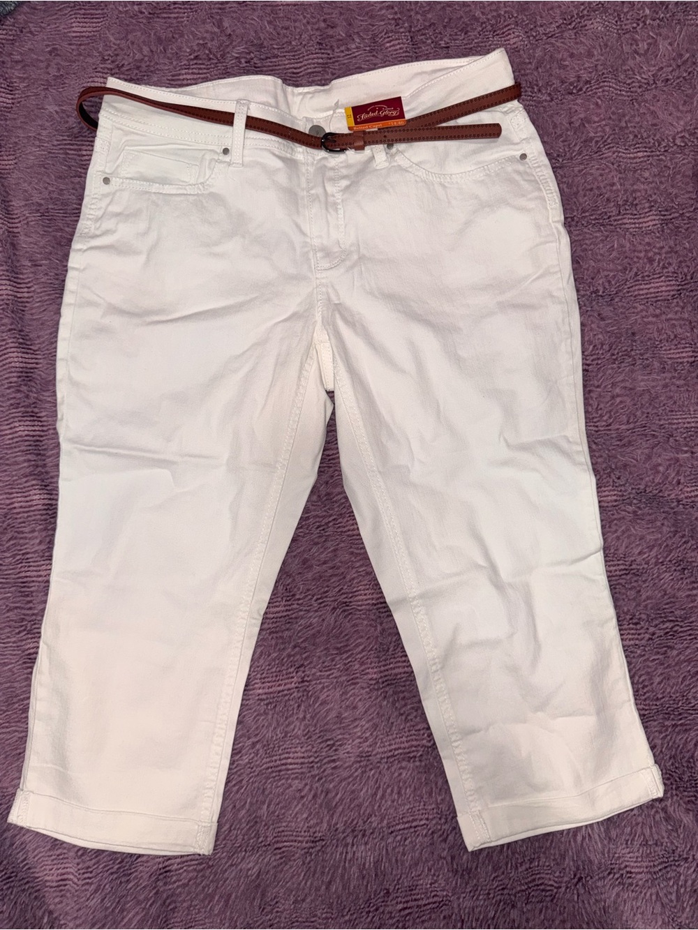 Faded Glory White Belted Capri with Brown Belt